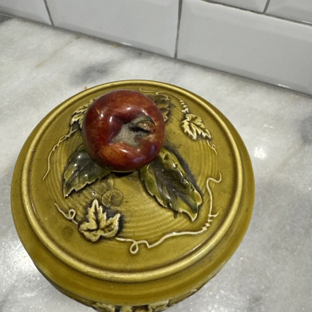 Vintage Geo Z Lefton Green Ceramic 3-D Embossed Canister w/ Lid Fruit Apple Pear